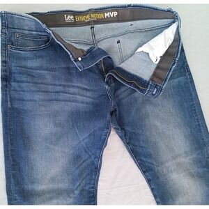 QUALITY LEE PERFORMANCE SERIES EXTREME MOTION MVP MEN'S JEANS 42X32. A068